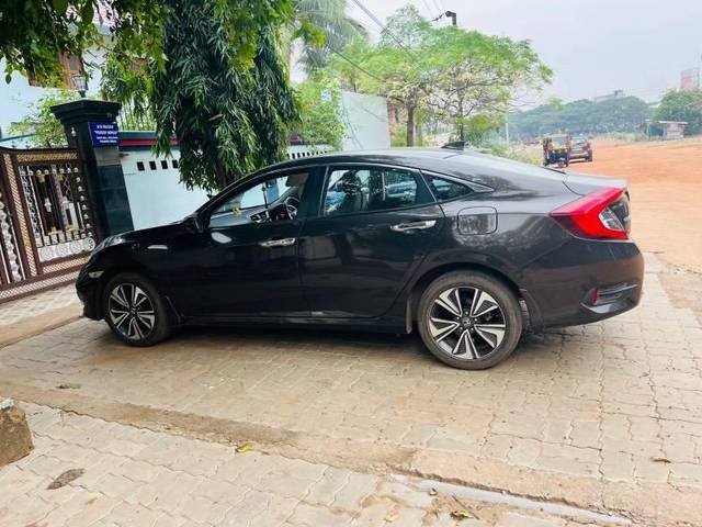 https://images10.gaadi.com/usedcar_image/4634407/original/processed_b37122ce-a752-4530-92e5-1eb2f69d36ae.jpeg?imwidth=6401