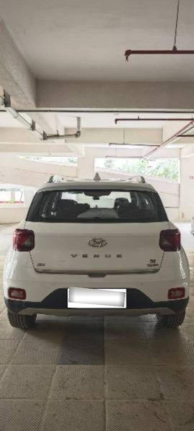 https://images10.gaadi.com/usedcar_image/4634416/original/processed_processed_c140143e-6075-4afc-866d-256d183cee9a.jpeg?imwidth=6401