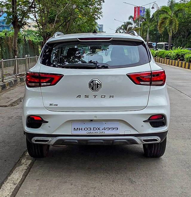 https://images10.gaadi.com/usedcar_image/4634420/original/processed_d39ac177374ea05c89a35df8540393a4.jpg?imwidth=6402