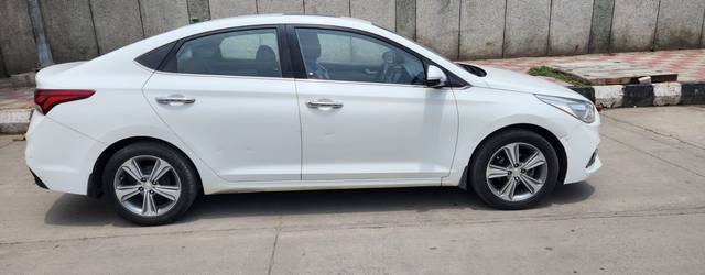 https://images10.gaadi.com/usedcar_image/4634422/original/6c3dc3a503268d7bbc1bbaf2ac452e79.jpg?imwidth=6401