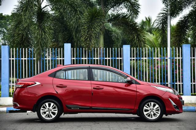 https://images10.gaadi.com/usedcar_image/4634432/original/processed_bc9bb76be35449a52cc811ba73cf3d1c.jpg?imwidth=6401