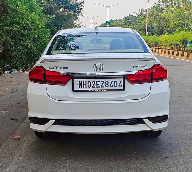 https://images10.gaadi.com/usedcar_image/4634433/original/processed_d5205938aea990ecb18e78962af3e482.jpg?imwidth=6402