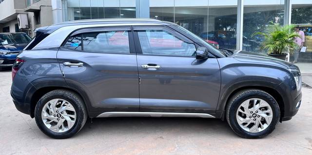 https://images10.gaadi.com/usedcar_image/4634462/original/e65044f9c2ea63bc10c89f8a15d6478a.jpeg?imwidth=6401
