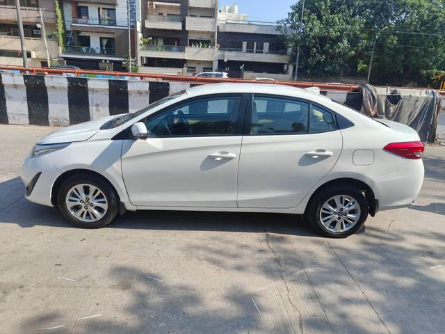 https://images10.gaadi.com/usedcar_image/4634467/original/processed_a89ec390b2d821ad9fa7aa7a08c24fbc.jpg?imwidth=6402