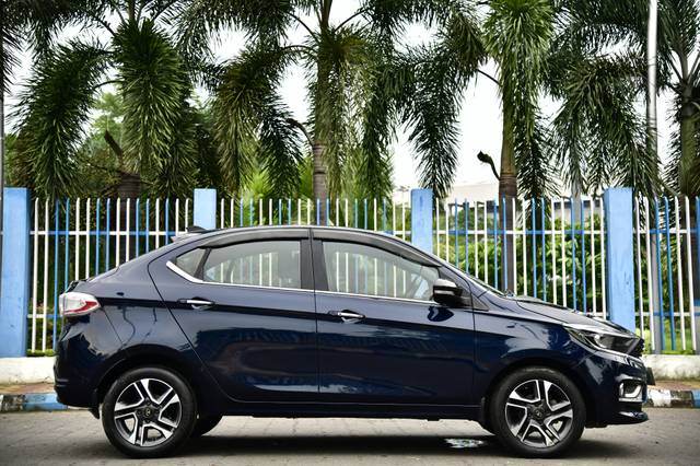 https://images10.gaadi.com/usedcar_image/4634468/original/19e5da0be319fb8bf089de82d7e7ad9a.jpg?imwidth=6401