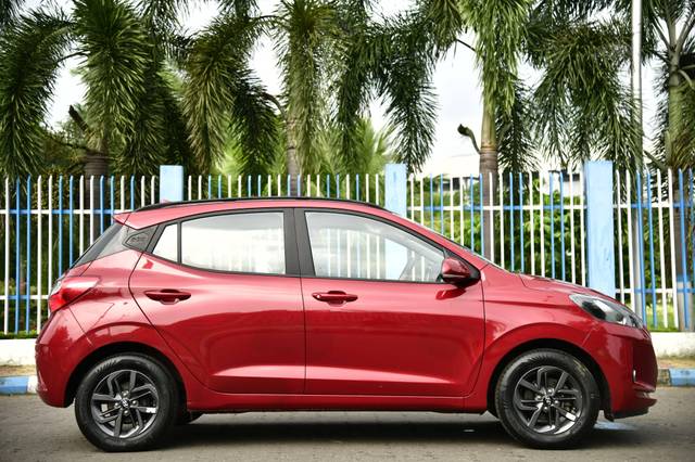 https://images10.gaadi.com/usedcar_image/4634469/original/processed_7e12ae34eac9980632e3a9ad014eb599.jpg?imwidth=6401