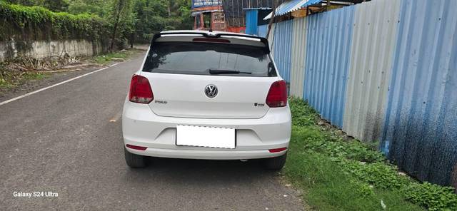 https://images10.gaadi.com/usedcar_image/4634486/original/processed_542ae2a8-4050-45b7-a53e-178854c09d75.jpg?imwidth=6401