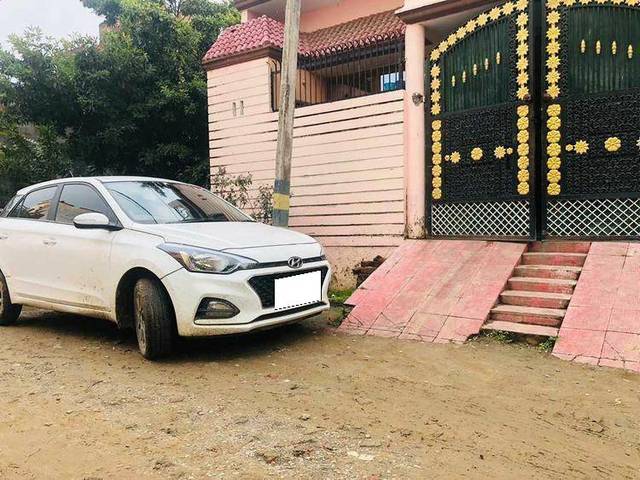 https://images10.gaadi.com/usedcar_image/4634487/original/processed_82a8e693-a220-4283-bcc8-770d35c5ef33.jpg?imwidth=6400