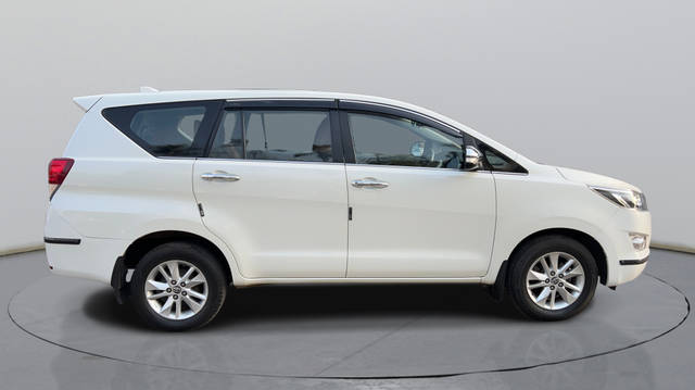 https://images10.gaadi.com/usedcar_image/4634508/original/8e28f66c1cae3d1b9fa4d027cb4096b0.jpg?imwidth=6401