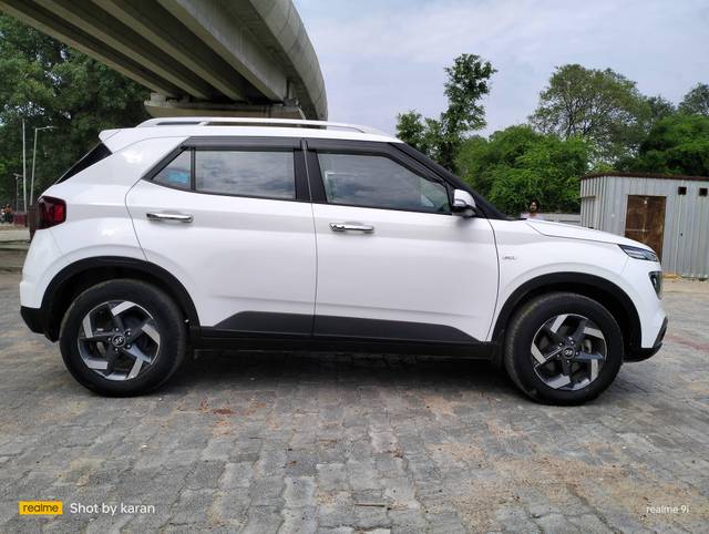 https://images10.gaadi.com/usedcar_image/4634517/original/processed_b46b0f613f372346527ac725aaf1c4e6.jpg?imwidth=6401
