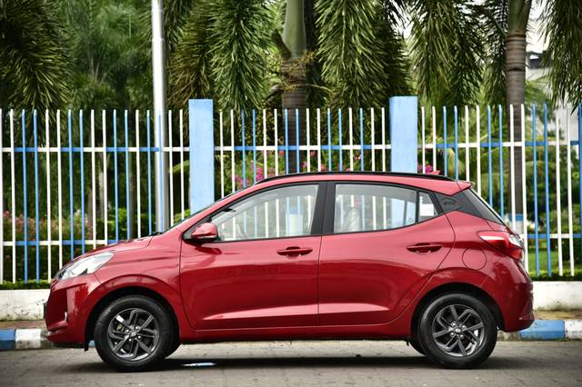 https://images10.gaadi.com/usedcar_image/4634575/original/processed_491faea99d13d5be7ba84f0615526cf7.jpg?imwidth=6402