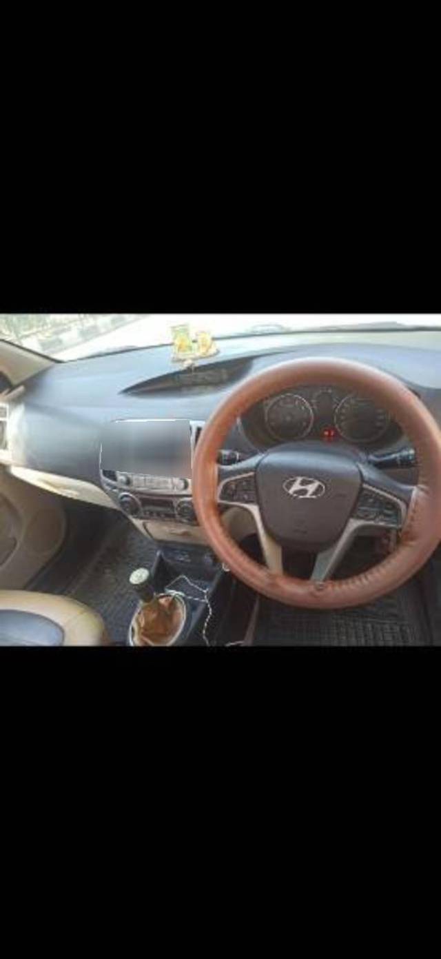https://images10.gaadi.com/usedcar_image/4634595/original/processed_f9039e18-8a2a-46c4-9713-e6462498a335.jpg?imwidth=6400