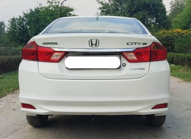 https://images10.gaadi.com/usedcar_image/4634597/original/processed_2245b9f841ae044546b3b27b813d16fc.jpg?imwidth=6402