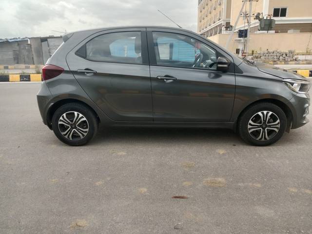 https://images10.gaadi.com/usedcar_image/4634603/original/4ce51dcd33a4f7447438f59509d0bfcc.jpg?imwidth=6401