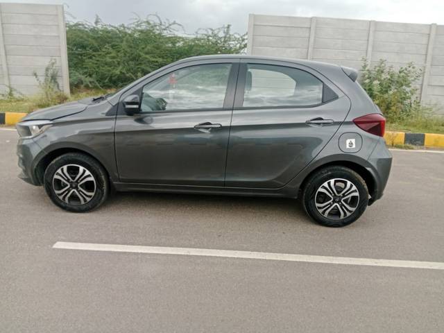 https://images10.gaadi.com/usedcar_image/4634603/original/c64c2c4cc633aa017f21864d93ce25ee.jpg?imwidth=6402