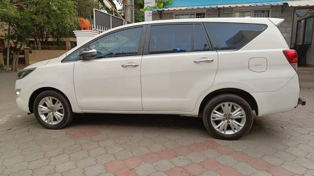 https://images10.gaadi.com/usedcar_image/4634605/original/processed_fe3ab20eb40106c66a8fe28300a7578a.jpg?imwidth=6402