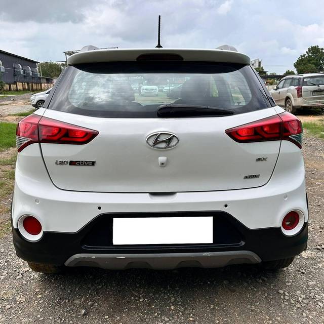https://images10.gaadi.com/usedcar_image/4634606/original/processed_3ba5a36296d8720cae5e5ef919bbb019.jpg?imwidth=6402
