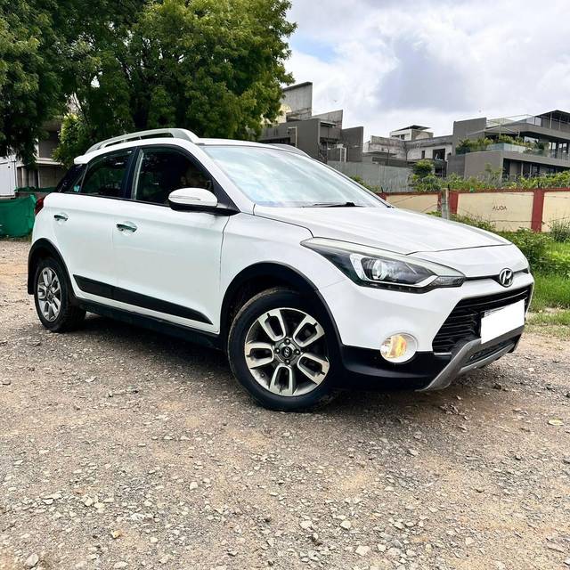 https://images10.gaadi.com/usedcar_image/4634606/original/processed_a34c1f93cabb7ac2faae9d00c569c00a.jpg?imwidth=6400