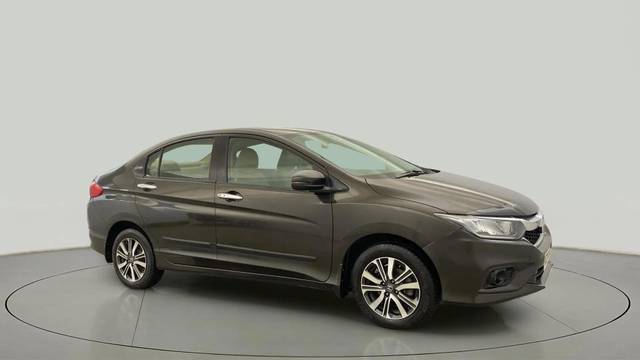 https://images10.gaadi.com/usedcar_image/4634617/original/13c85bc085725fc424038ca3656207f5.jpg?imwidth=6400