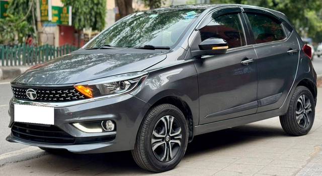 https://images10.gaadi.com/usedcar_image/4634639/original/processed_1ada7ace30eae5b9eef765853315ab3b.jpg?imwidth=6400