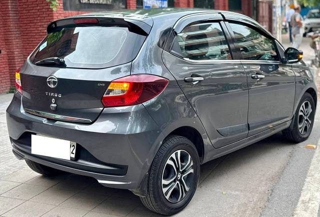 https://images10.gaadi.com/usedcar_image/4634639/original/processed_5bba437fb6791b1839aa9151569ed6e6.jpg?imwidth=6401