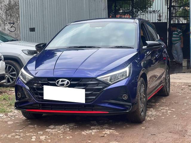 https://images10.gaadi.com/usedcar_image/4634643/original/processed_359a54b0fd91cc431a54e9cfef0de2b4.jpg?imwidth=6402