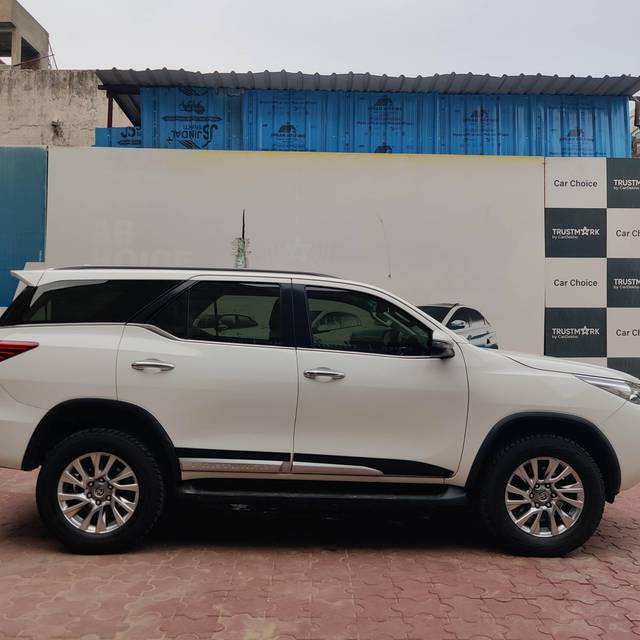 https://images10.gaadi.com/usedcar_image/4634649/original/processed_19223f5e0e1d75f3e5098abe3582be0b.jpg?imwidth=6401
