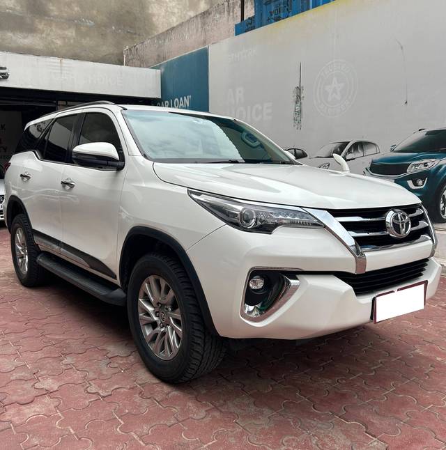 https://images10.gaadi.com/usedcar_image/4634649/original/processed_df181d998c81eecdad3598133874f8c5.jpg?imwidth=6400