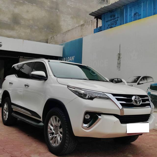 https://images10.gaadi.com/usedcar_image/4634649/original/processed_e524244fc0d4abd07deb05745a7037c9.jpg?imwidth=6400