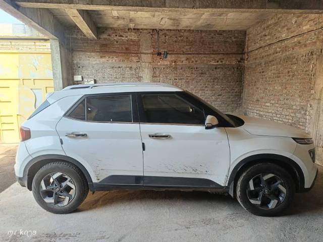 https://images10.gaadi.com/usedcar_image/4634666/original/processed_3e300181-18b1-402b-97b0-1bcd4b34efd9.jpg?imwidth=6401