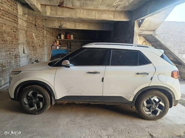 https://images10.gaadi.com/usedcar_image/4634666/original/processed_9df60a6d-c25f-4908-96a8-ea3be2b7db5b.jpg?imwidth=6402