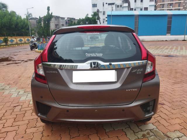 https://images10.gaadi.com/usedcar_image/4634676/original/processed_d1919df290a7ef277d911d91cc3a2522.jpg?imwidth=6402