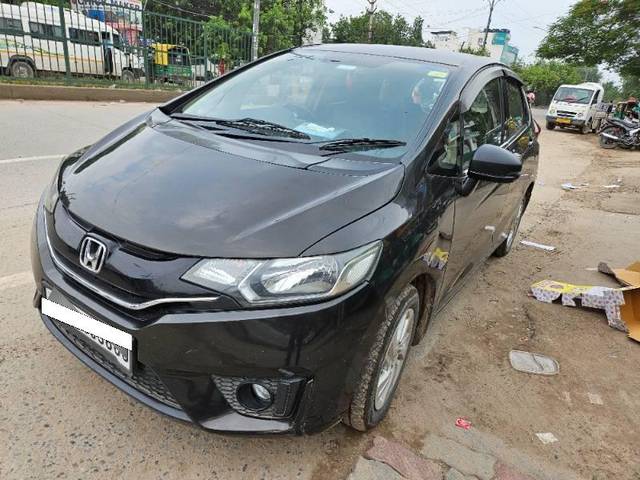 https://images10.gaadi.com/usedcar_image/4634703/original/processed_c7a23157-ba9b-4d47-b7f9-39fff8dd8707.jpg?imwidth=6402