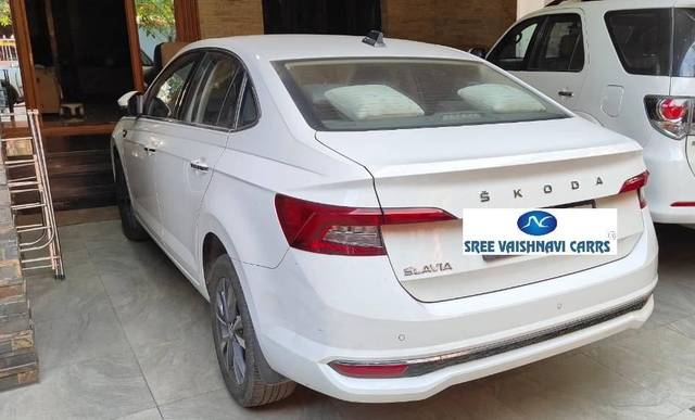 https://images10.gaadi.com/usedcar_image/4634742/original/processed_6b3c396eee5df94efad01a7b08845025.jpg?imwidth=6402