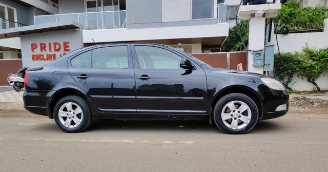 https://images10.gaadi.com/usedcar_image/4634746/original/processed_1dcd8ffcf10c207cda1e0249ac6ec625.jpg?imwidth=6401