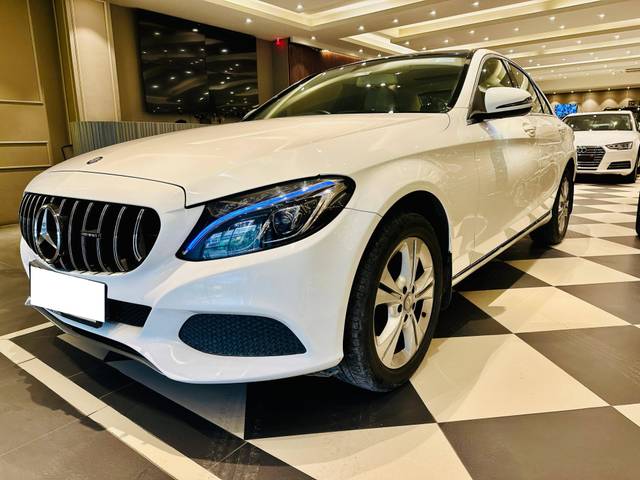 https://images10.gaadi.com/usedcar_image/4634764/original/processed_0796e8c473eed0c51b145be989f46549.jpg?imwidth=6402
