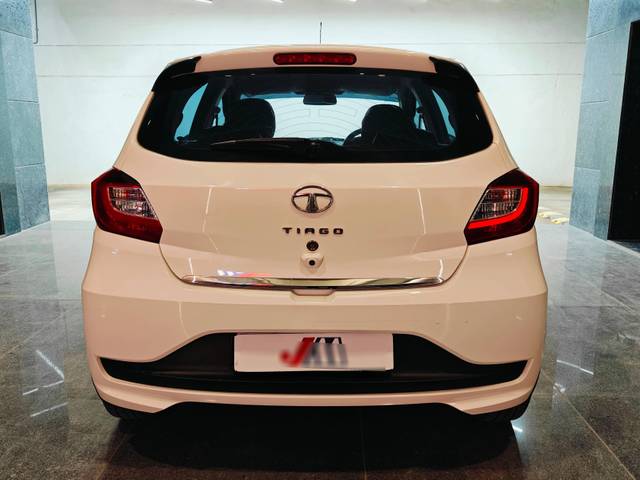 https://images10.gaadi.com/usedcar_image/4634774/original/processed_fab82537d243a3c7ab7c274e844d5917.jpg?imwidth=6402