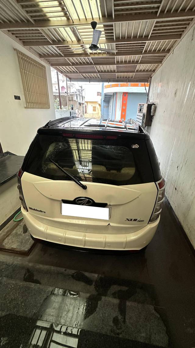 https://images10.gaadi.com/usedcar_image/4634775/original/processed_cb8b493a-cdc9-49c2-a5d0-84ce56ead72a.jpeg?imwidth=6401