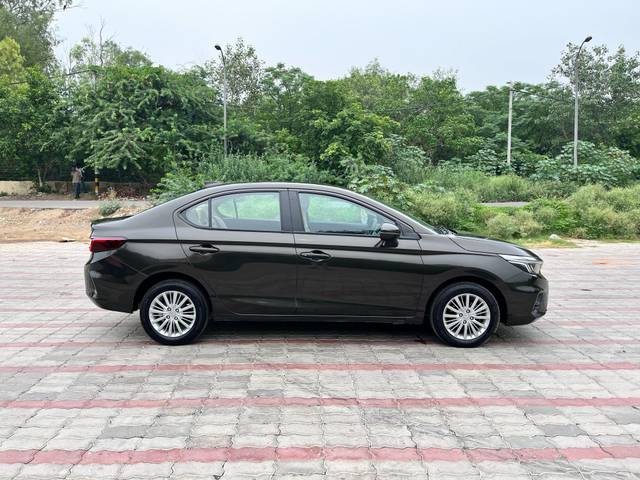 https://images10.gaadi.com/usedcar_image/4634777/original/bb99f2b733cbd346609c74b8f0dd28cb.jpg?imwidth=6401