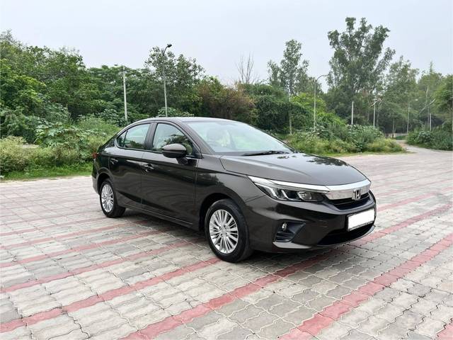 https://images10.gaadi.com/usedcar_image/4634777/original/processed_741558e5d6713fff58baf6636dc455ad.jpg?imwidth=6400