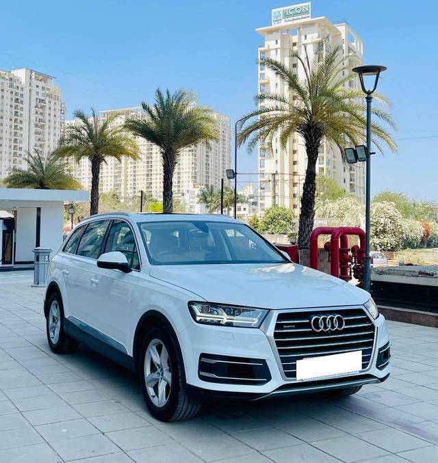 https://images10.gaadi.com/usedcar_image/4634788/original/processed_587f796b4262104c6cbf6d24bdb5f87d.jpg?imwidth=6401