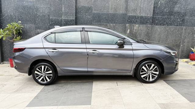 https://images10.gaadi.com/usedcar_image/4634796/original/7966de108a387cae7fc1ad45697ffc84.jpg?imwidth=6401