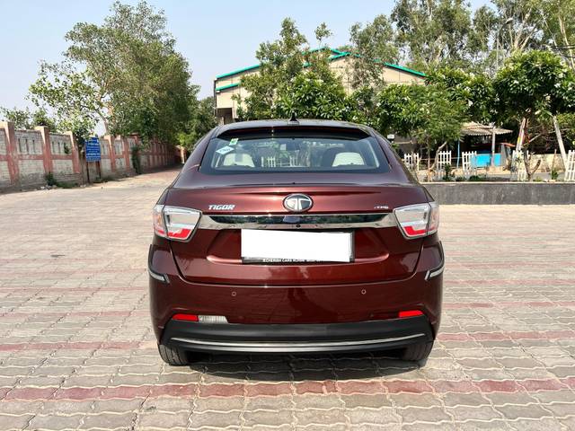 https://images10.gaadi.com/usedcar_image/4634815/original/processed_108aeb74cb8336ec5cfd20acc7c65c10.jpg?imwidth=6401
