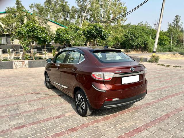 https://images10.gaadi.com/usedcar_image/4634815/original/processed_b962037413f084627cda1462902fb1a4.jpg?imwidth=6402