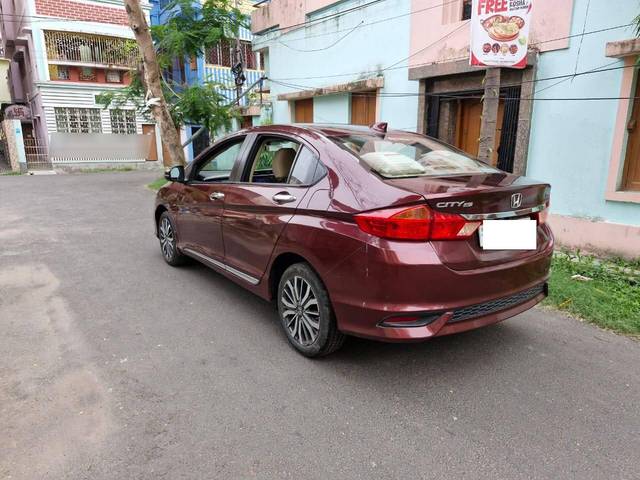 https://images10.gaadi.com/usedcar_image/4634817/original/processed_dda6810e9bd0a106c04e1666128a2759.jpg?imwidth=6402