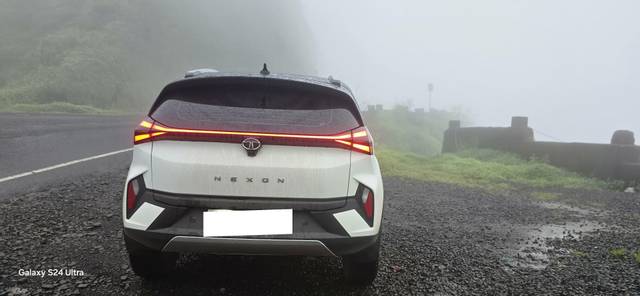 https://images10.gaadi.com/usedcar_image/4634847/original/processed_5b2b2acb-6496-4a57-86d4-b35922673fbb.jpg?imwidth=6401