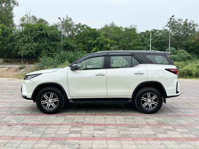 https://images10.gaadi.com/usedcar_image/4634864/original/840aa697a8cce7a50597b10bf3251886.jpg?imwidth=6402