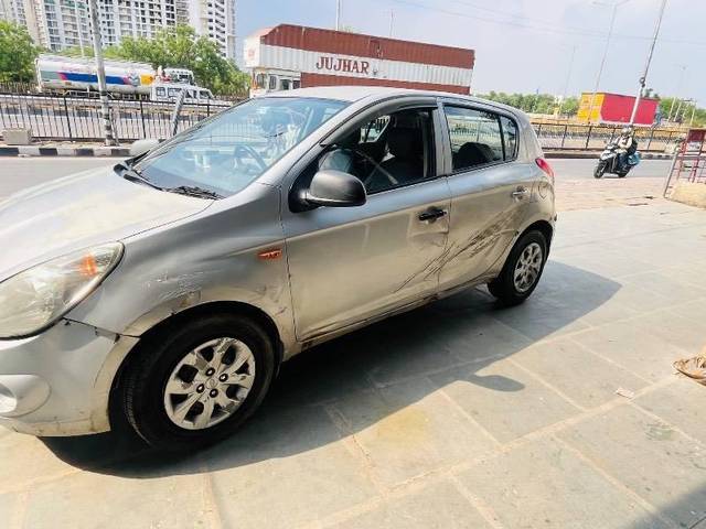 https://images10.gaadi.com/usedcar_image/4634866/original/processed_1d57f4e8-1e46-4782-9b96-ffb415d1fd38.jpeg?imwidth=6400