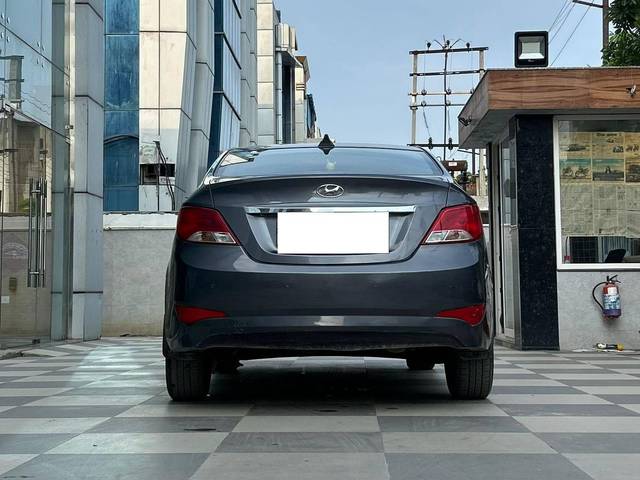 https://images10.gaadi.com/usedcar_image/4634878/original/processed_f692f2cdbaabc8ed24802e9a9ca7b793.jpg?imwidth=6402