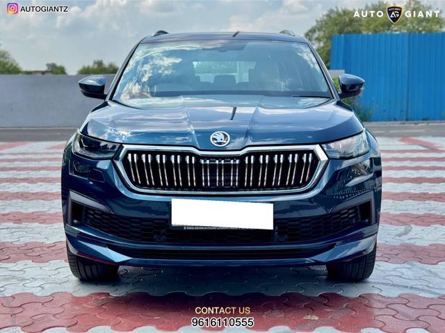 https://images10.gaadi.com/usedcar_image/4634879/original/processed_1b82bfa3-d1e3-4f47-ae32-20e791d84697.jpg?imwidth=6400